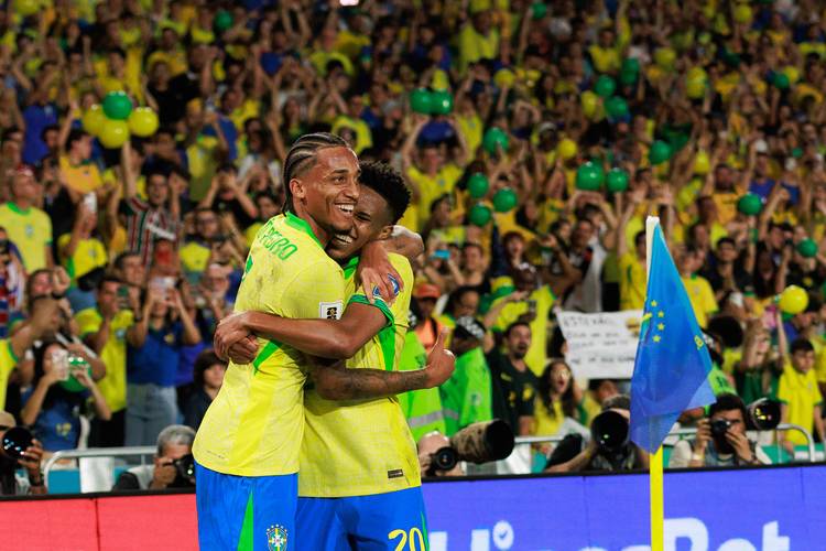 ESPN:巴西训练首日只有15名球员到场