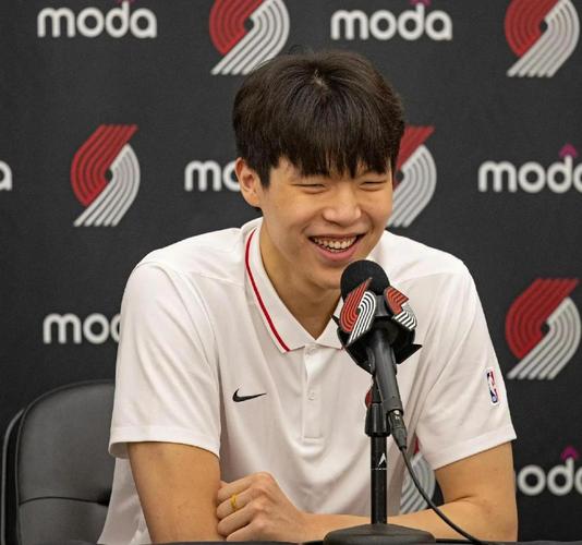 混音季后赛海报无杨瀚森！被抱摔也吃T斯普利特盛赞成唯一安慰