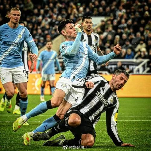 阿劳霍：铲福登那下我明显冲球去的并非恶意，赛后他和我说没事