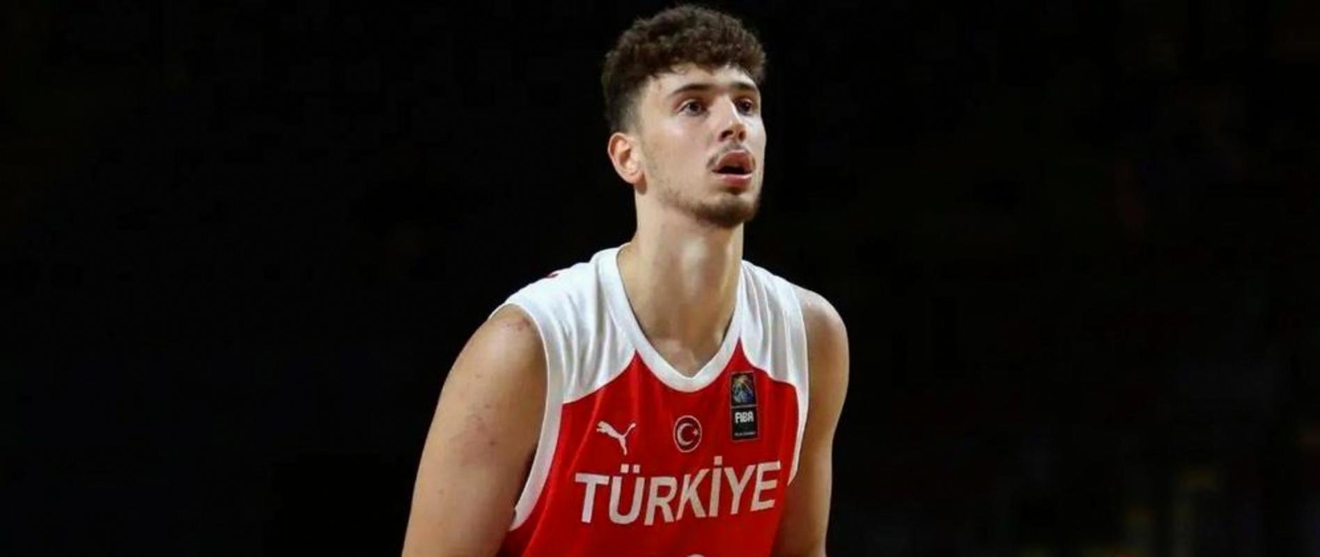 费尔顿：亚当斯受伤对火箭影响最大因为申京只能去打中锋了