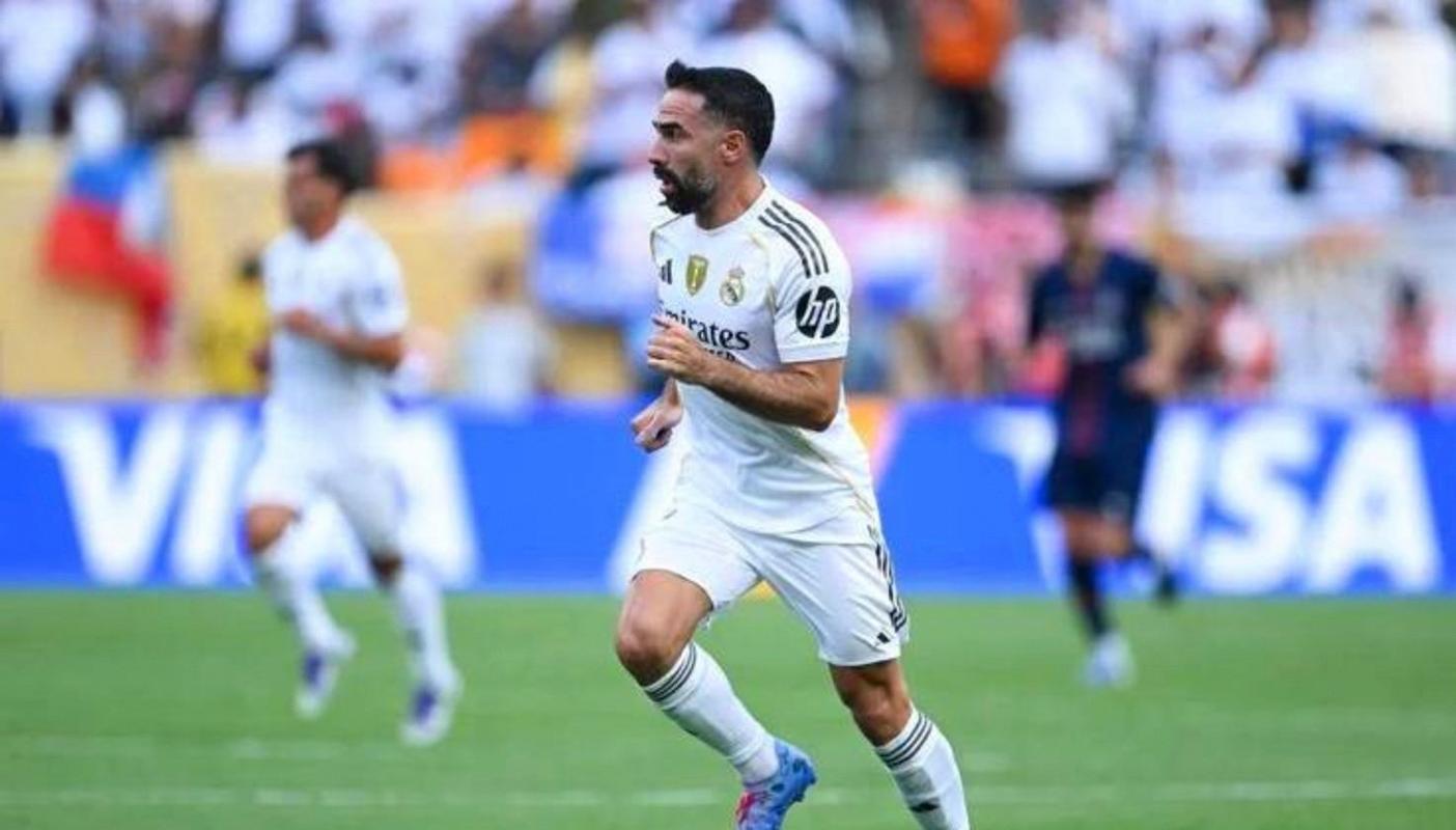 记者：迪亚斯不想离开皇马，阿韦洛亚和俱乐部都很信任他