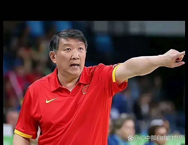 原来，宫鲁鸣踹了丁彦雨航一脚