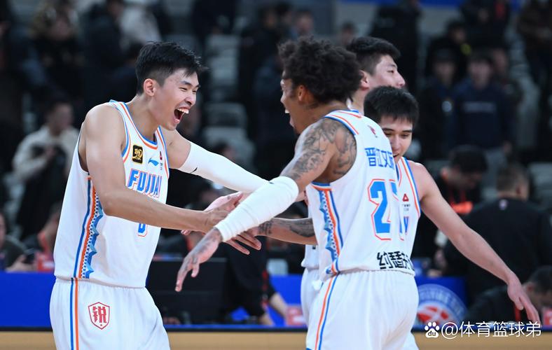 辽宁男篮8分险胜福建，赵继伟14+11状态复苏莫兰德20+15邹阳18分
