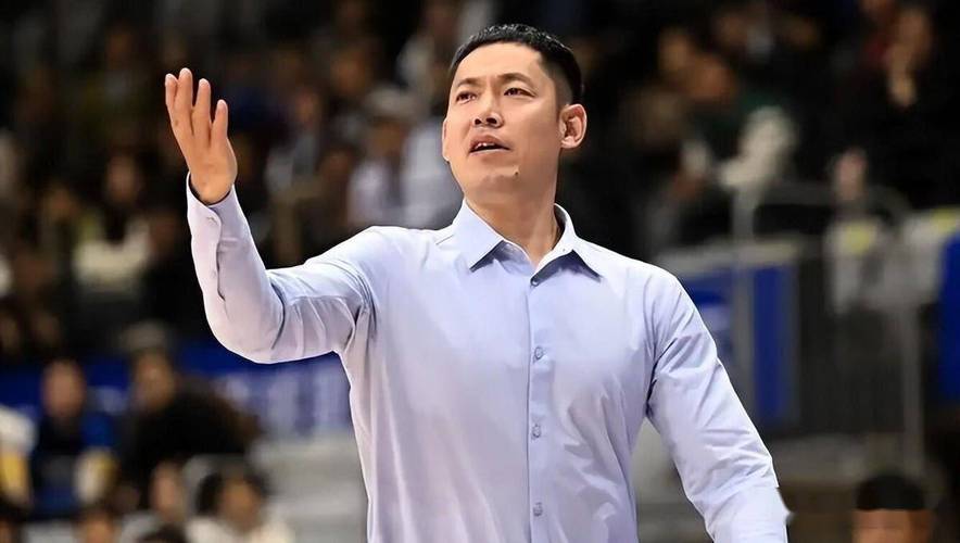 张庆鹏：对方重点人得分后我们很沮丧全队没有一人篮板球超5个