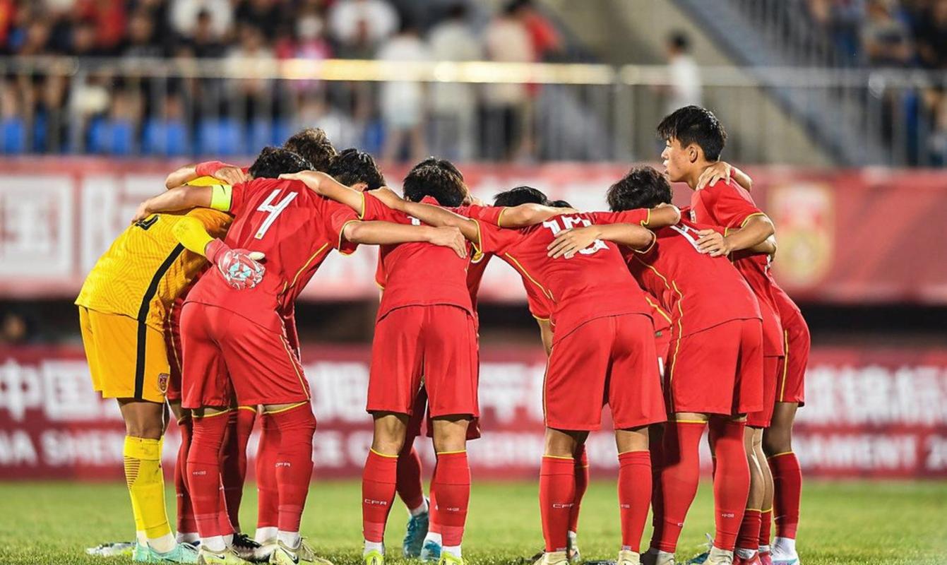 9分钟连丢2球！国足02落后喀麦隆，对手后点无人盯防爆射破门