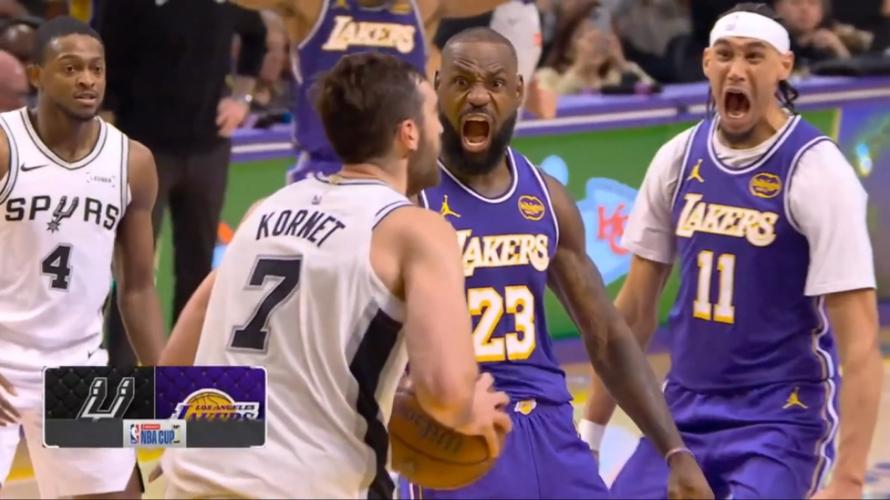 和布朗尼单挑砸坏篮板！詹姆斯：当时他手感正热想扣篮吓他一下