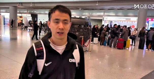 基情满满！赵继伟晒与莫兰德亲密合照：他在撒娇...后者回复