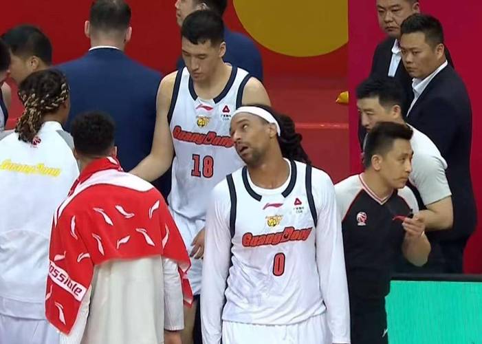 生涯最强一战！广东“新锋线”打成大腿，杜锋为他放弃杜润旺！