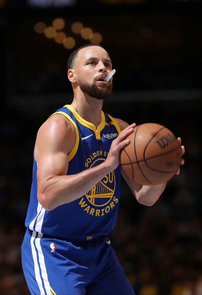 库里回归训练！桑托斯：这太棒了有他在我们整支球队自信多了