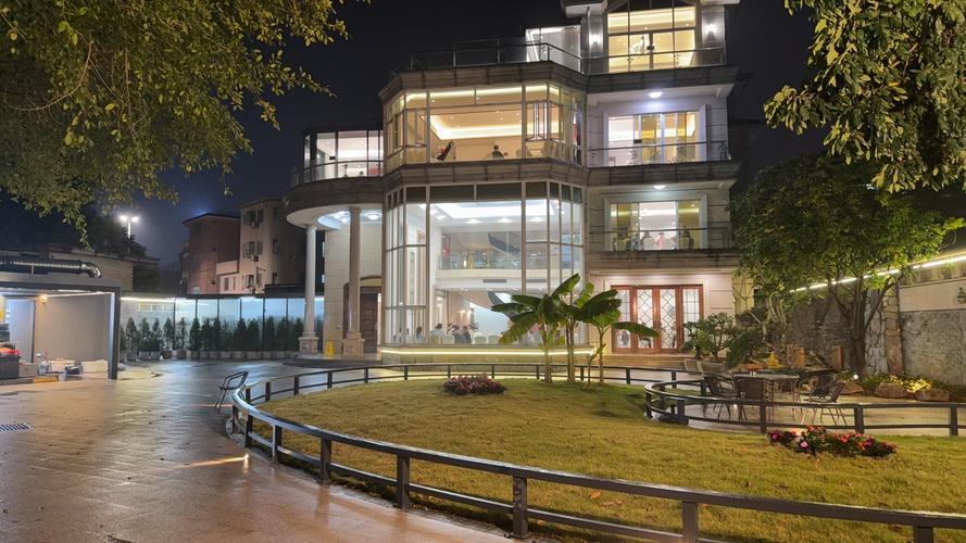 太阳报：阿克正在翻修位于科巴姆基地附近的豪宅，配有荣誉陈列室