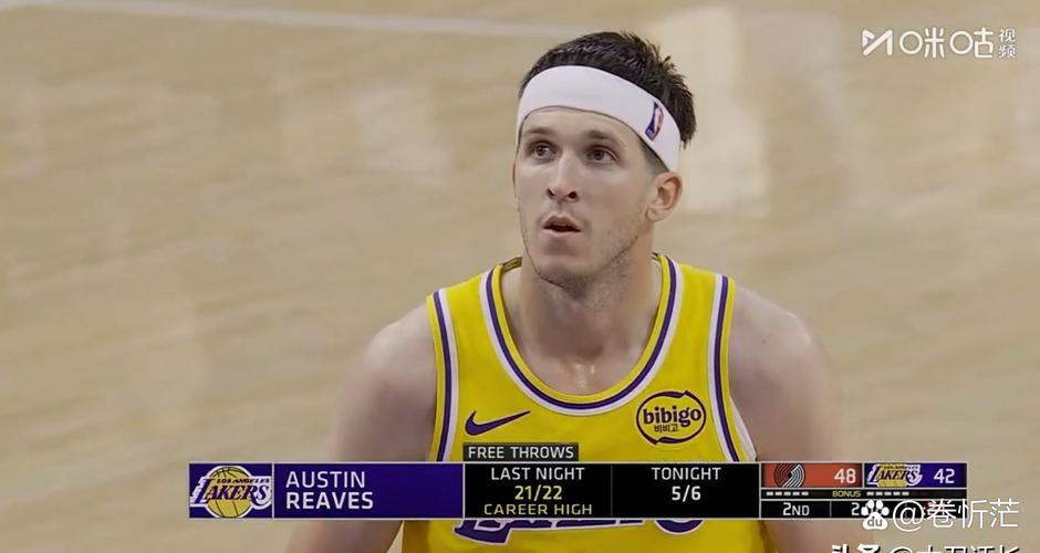 不在状态！里夫斯半场8中2拿7分3板有3失误三分4中0