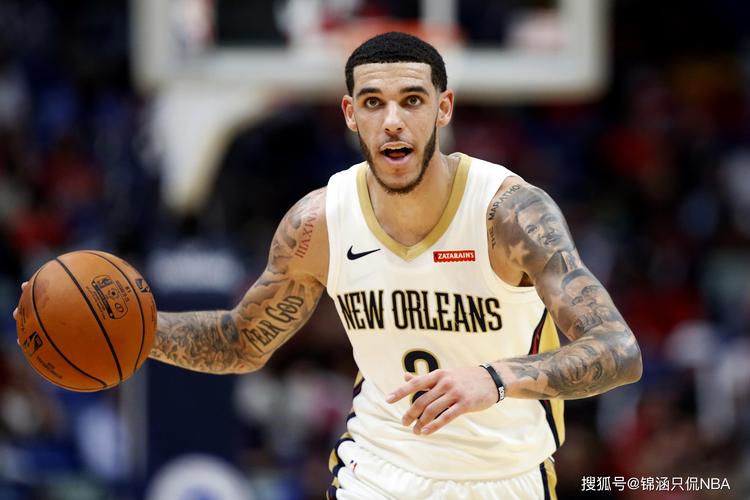 大号两双！阿丘瓦19中12砍下28分19板正负值+22